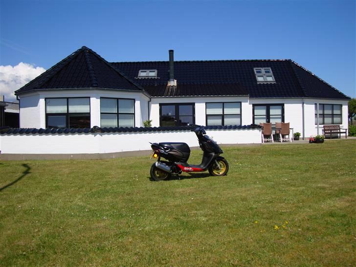 Aprilia Sonic NB GP SOLGT - med huset i baggrunden :) billede 8