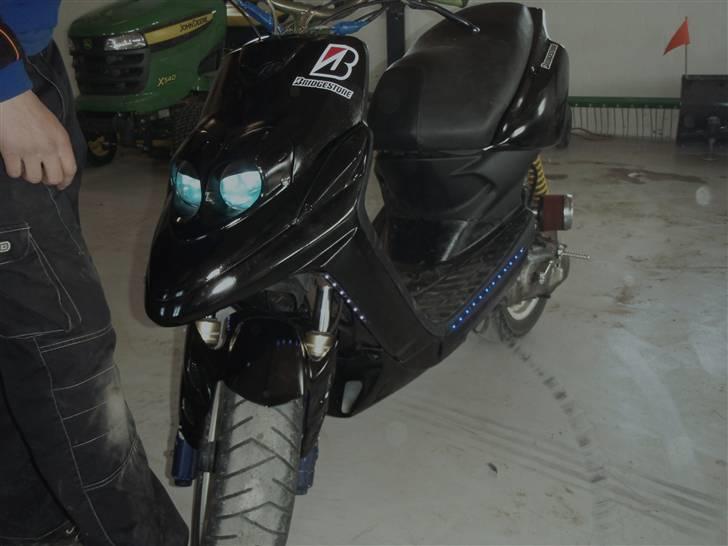 Yamaha Bws Ng - solgt - læg mærke til lys, ved forgaffel og trinbræt og forlygte billede 11