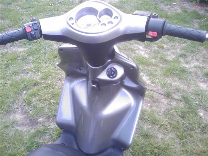 Yamaha Jog r SOLGT - kommer alu plade på der hvor den er sort :) billede 10