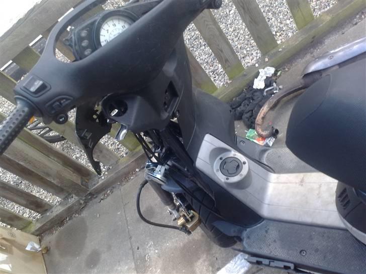 Piaggio nrg dt power total skadet billede 8