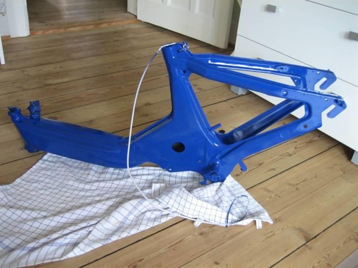 Puch                      Maxi K - Stellet er lige blevet malet i den blå farve. billede 14