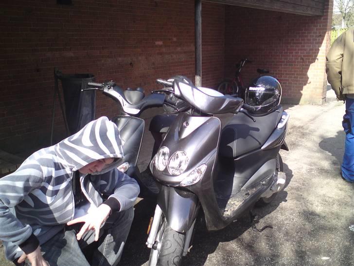 Yamaha neos SOLGT !! - det er thomas igen hvvar han stå foran henning og didrik billede 5