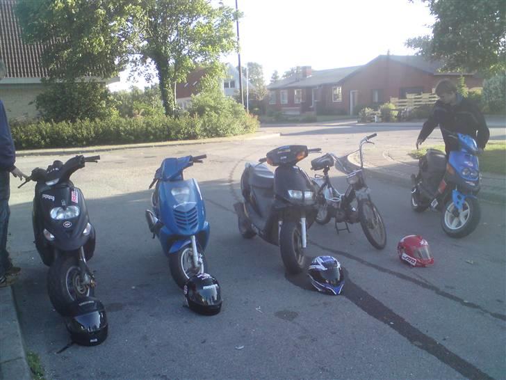 Yamaha neos SOLGT !! - det havde jeg så lånt min brors den er til salg han har bil :D det er den blå sonic billede 8