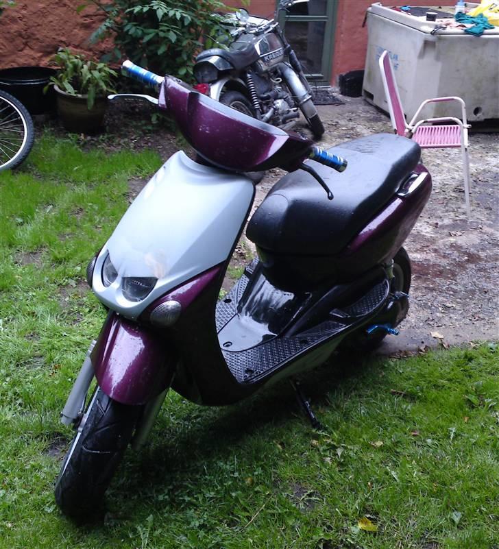 Yamaha Neos Byttet for 2 nrg.. - Den er rigtig flot med den baggrund der.. billede 1