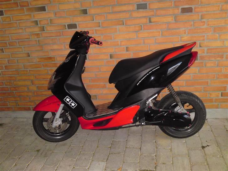 Yamaha Jog R S6R ac  - Lækker vinkel billedet er taget fra :P  billede 9