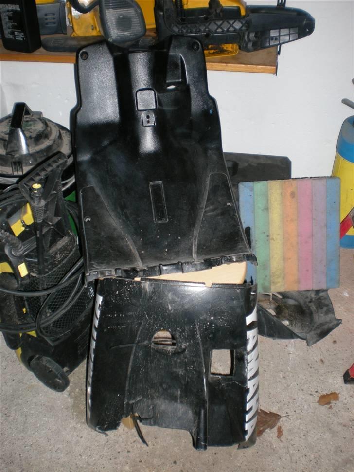 Yamaha BWS - Inderskjold ved tændingslås og bundskjold billede 15