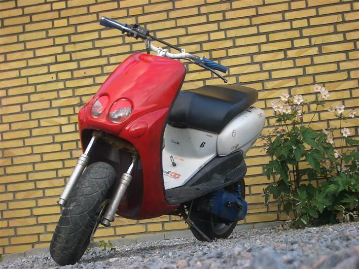 Yamaha Neos *BYTTET* - Så blev den malet lidt og spartlet:) billede 1