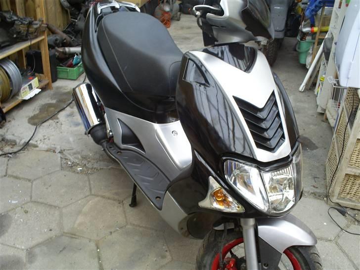 Kymco Super 9 (SOLGT) billede 1