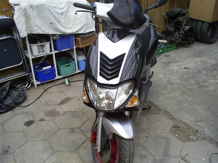 Kymco Super 9 (SOLGT) billede 2