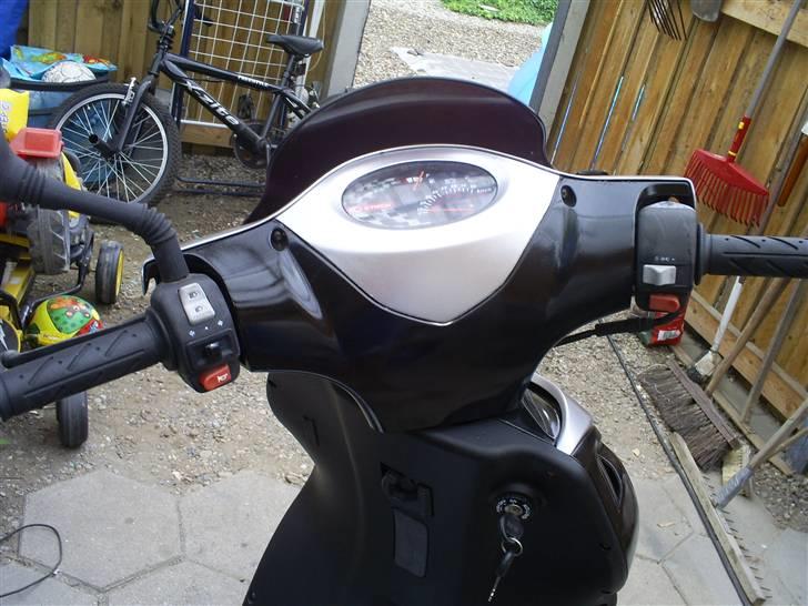 Kymco Super 9 (SOLGT) billede 5