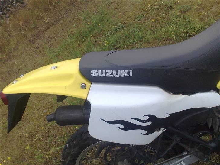 Suzuki Rmx (SOLGT) - lidt fra siden med flammerne (som den står nu ) taget den 06-07-2009 billede 14
