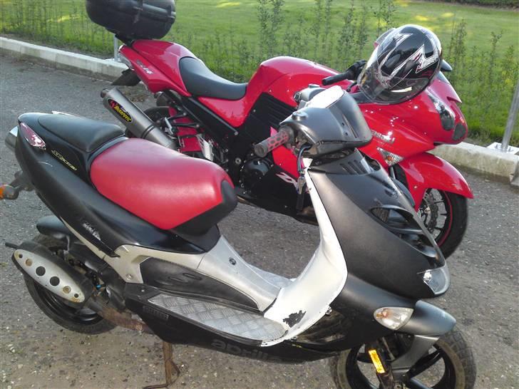Aprilia sr ditech BYTTET TIL RMX  - min ditech og fatters lille mc ;D ( Kawasaki ZX 14 ninja ) <3 billede 3