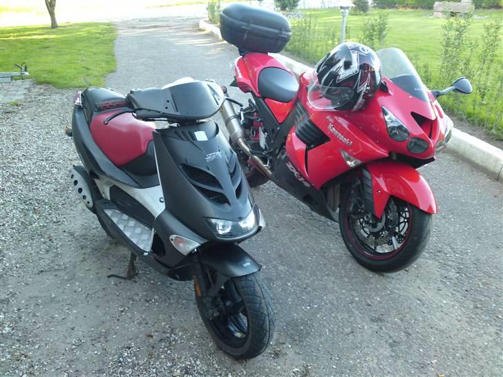 Aprilia sr ditech BYTTET TIL RMX  - min ditech og fatters lille mc ;D ( Kawasaki ZX 14 ninja ) <3 billede 4