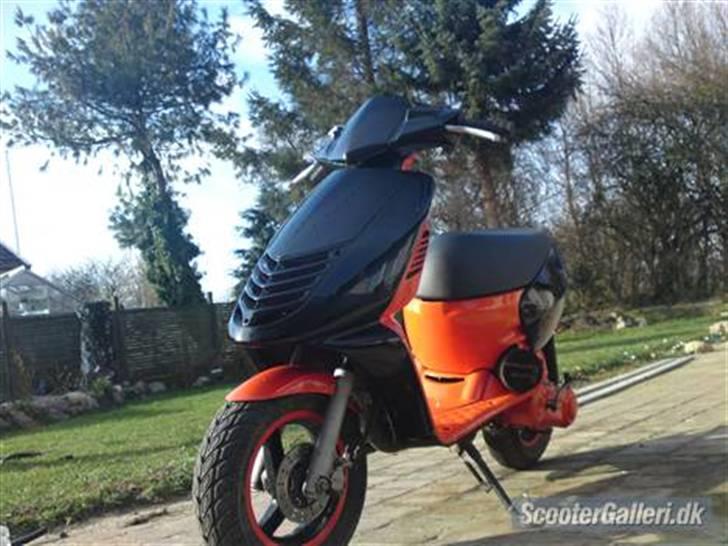 Aprilia sonic 'red top' Solgt - billede lånt af gamle ejer ;) billede 1