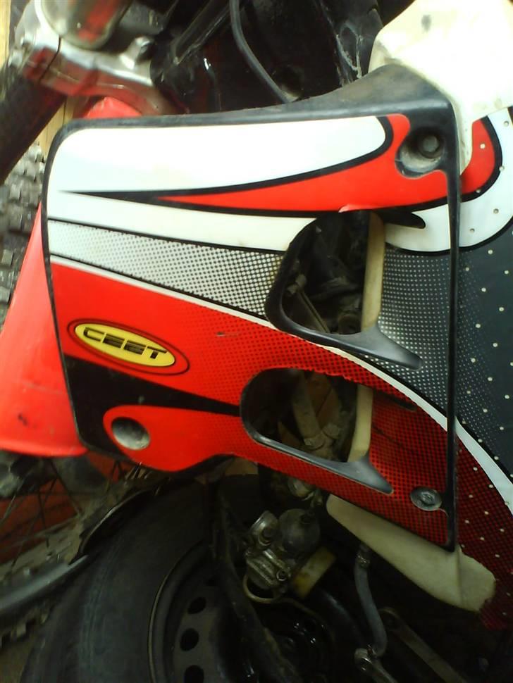 Honda CR 125 R/82ccm solgt - side af tank med ceet staff billede 4