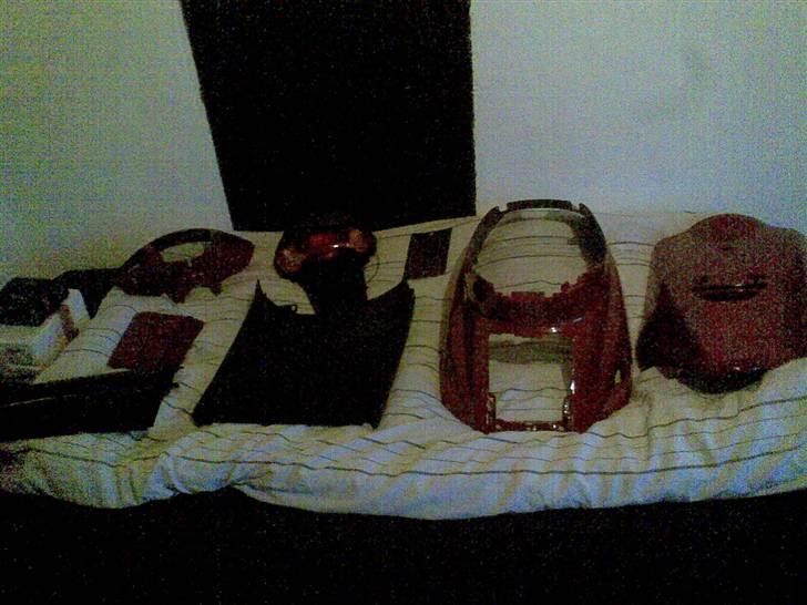 Yamaha jog as ( SOLGT ) - de skjoldejeg skal have på.. metal rød fra west-import :D  billede 12