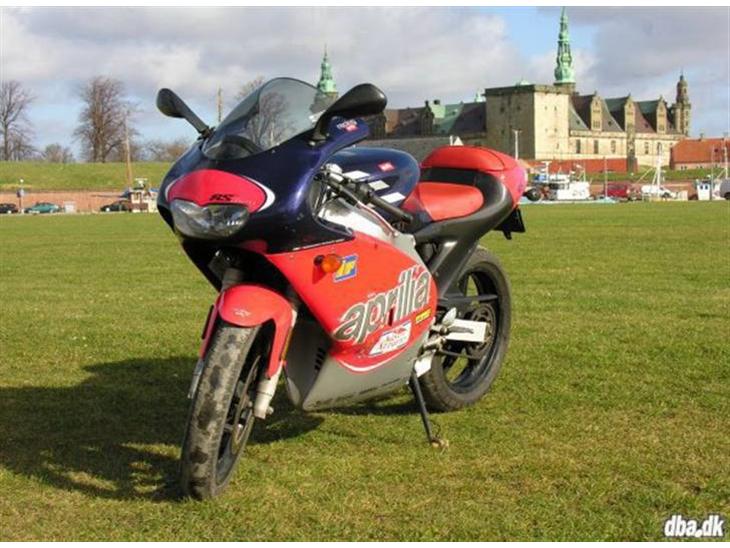 {{currentPhoto.altText}} billede {{currentPhoto.number}}