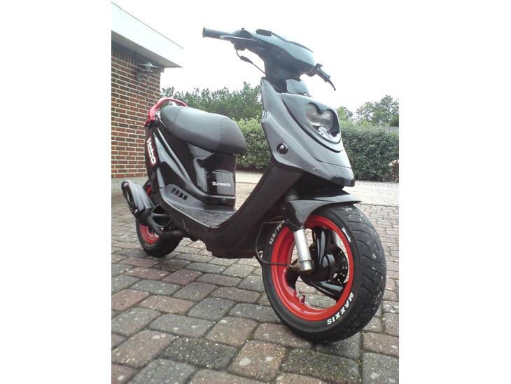 {{currentPhoto.altText}} billede {{currentPhoto.number}}