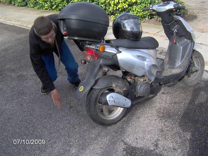 Aprilia RALLY TILSALG *byttet* - kristian ved at gøre klar til marathon haha :P billede 4
