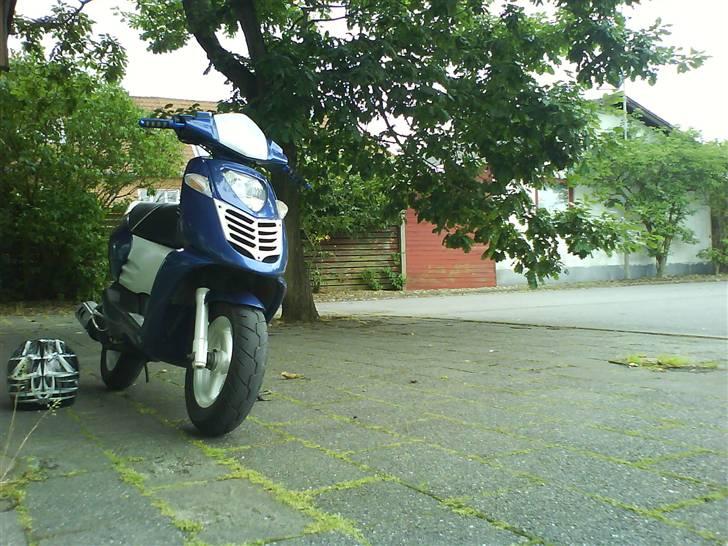 Aprilia Sonic GP AC ~Byttet ~ - Ventede lige oppe På min gamle Skole på 2 af mine venner skulle komme :b ( Skolen er Lukket Nu :b ! ) billede 12