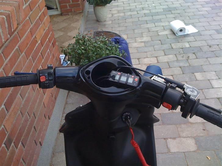 Yamaha Jog RR Pata Negra Solgt billede 9