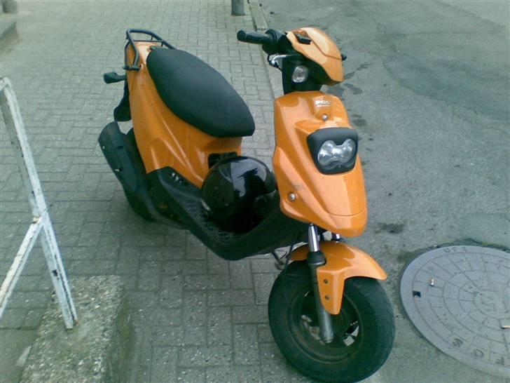 PGO Hot50 "Posten" Hærværk billede 7