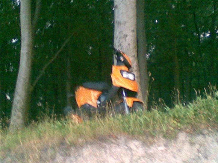 PGO Hot50 "Posten" Hærværk billede 10