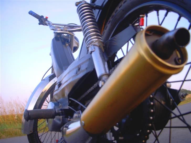 Puch maxi kl - Her er et nær billede af biturbo udstødningen;) billede 15