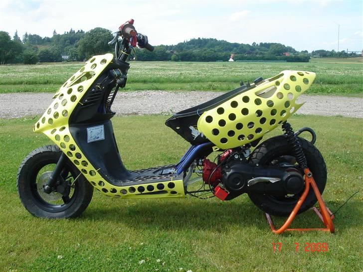 Aprilia Sonic LC "Osten" - Hullerne er bare ffor at lave noget MEGET anderledes :D billede 1