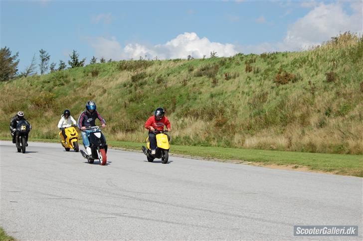 Aprilia Sonic Lykke ( byttet )  - ulle og lindy som tager et race :D  billede 6