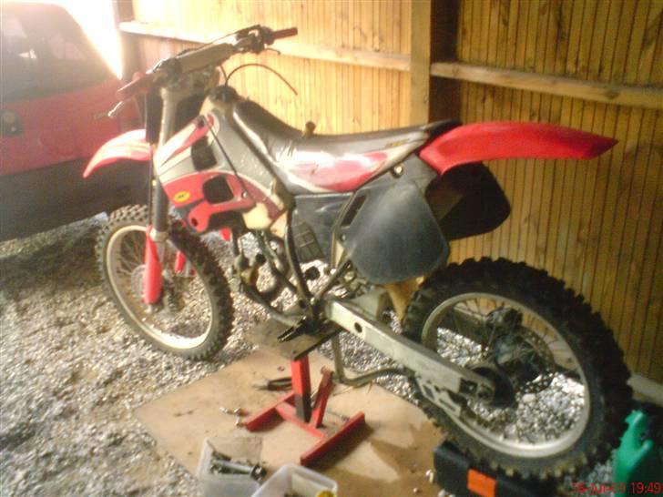 Honda CR 125 R/82ccm solgt - færdig samlet, mangler bare motor. billede 15