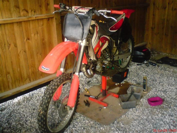 Honda CR 125 R/82ccm solgt - færdig samlet, mangler bare motor. billede 16