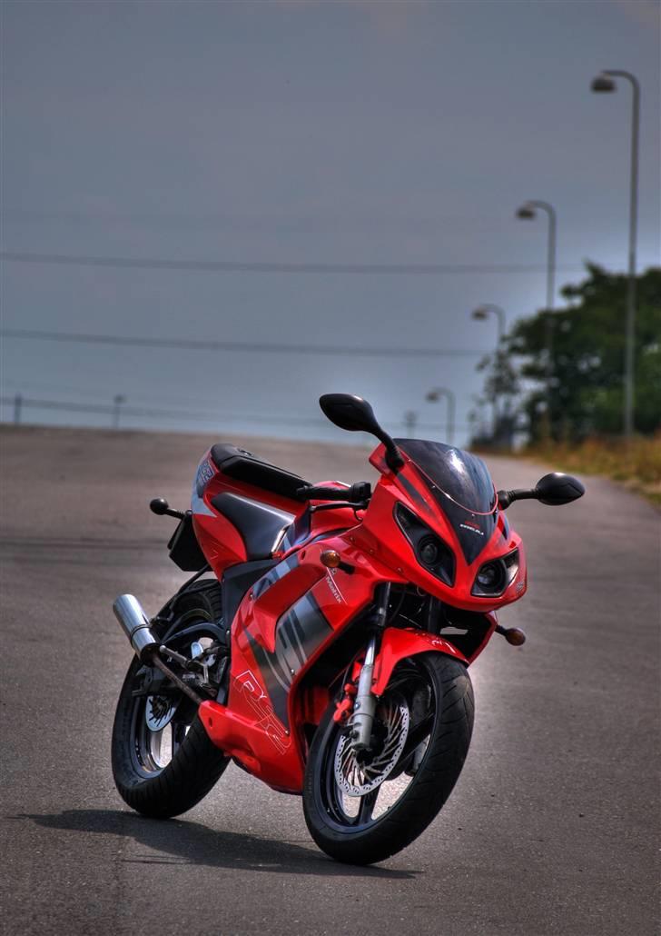 Rieju RS2 Matrix 80ccm LC DD - Her kan man ane hvor bredt bagdækket egentlig er og hvor meget mønster det har (: billede 4