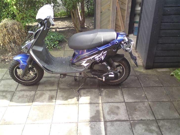 PGO Hot 50  - synd en scooter fra 06 ser sådan ud, men bliver der rådet bod på nu !  billede 2