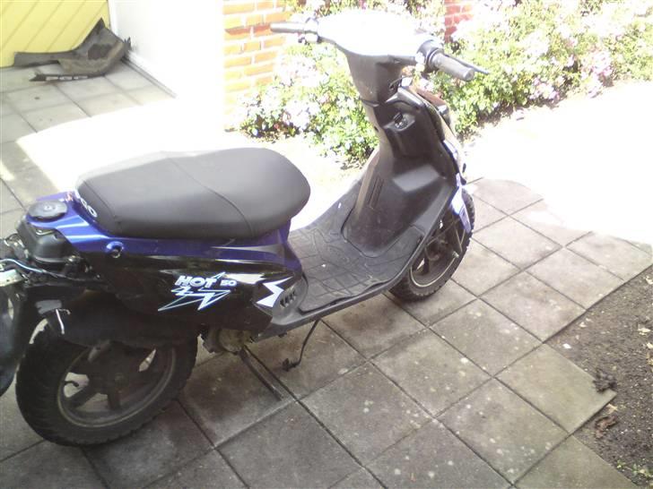 PGO Hot 50  - synd en scooter fra 06 ser sådan ud, men bliver der rådet bod på nu !  billede 3