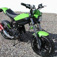 Suzuki Street"green devil" solgt