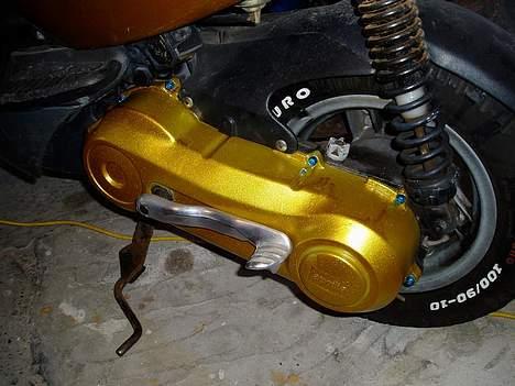 Aprilia sonic SOLGT - Tjek den nye blok.. Med blå skruer osv :P.. Og kickstarteren har også fået en god omgang! billede 10