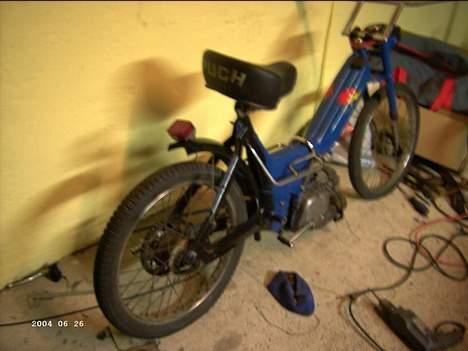 Puch Maxi K Projekt! - Solgt!  - Malet bagenden af stellet + malet og cuttet bagskærm :D billede 9