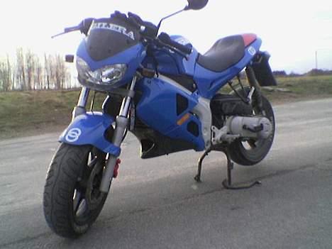 Gilera DNA - Ups... det er mine Vanter der ligger på styret over lygten... Glemte at fjerne dem..  ;-) billede 10