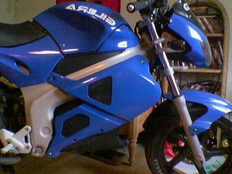 Gilera DNA - Her står den igen på mit værelse... Fylder lidt meget... billede 14