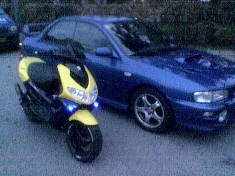 Peugeot Speedfight 2 SOLGT - Undskyld kvaliteten men er taget med mobil.. Ved siden af en Empreza billede 11