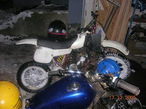 Yamaha yz 80  LC - li vært ude og køre i snegen  billede 4