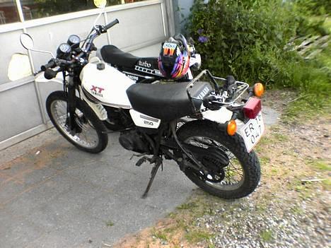 Yamaha yz 80  LC - min onkels yamaha 250 ccm.     fed nok.....sjovt nok at køre på billede 13