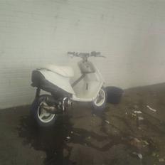 Yamaha Jog SNEHVIDe ( VÆK )