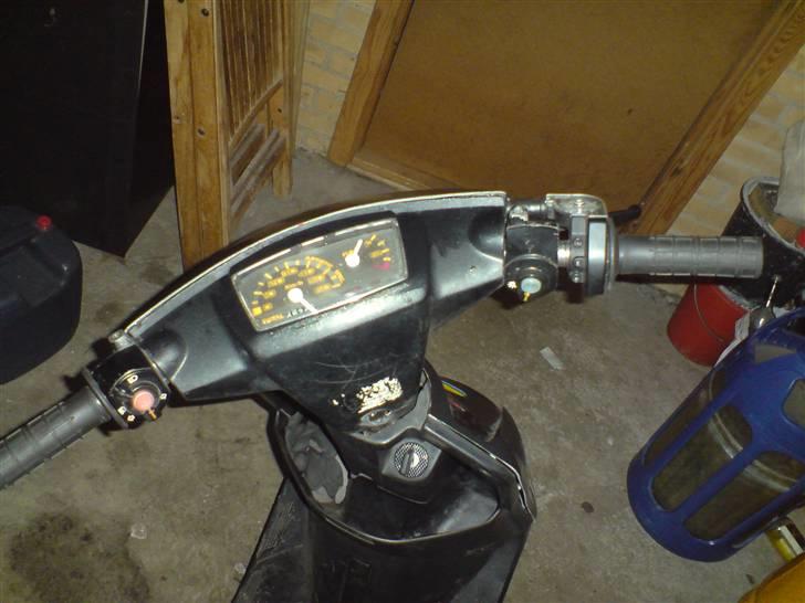 Yamaha Jog AS! - SOLGT - 5000kr! - Så blev joggen standard, mangler bare at skifte variator og filter, så er den helt std. billede 19