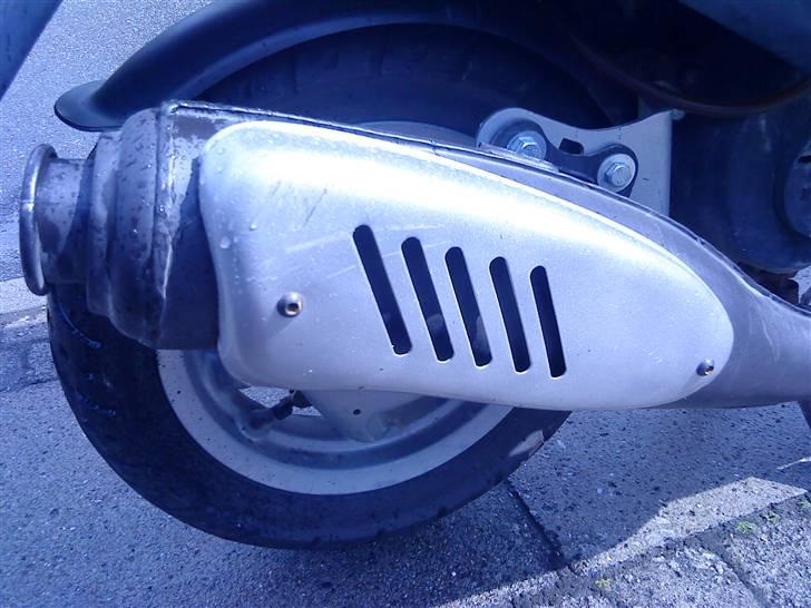 Piaggio zip solgt - helt ny udst. næsten lige kommet på.  billede 2