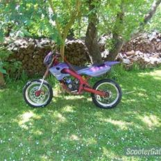 Derbi senda pro solgt