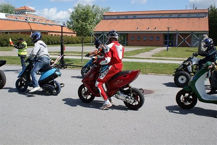 Aprilia Sonic Red Bitch - TIL SALG i dele - Brønderslev Træf - 2010 billede 5