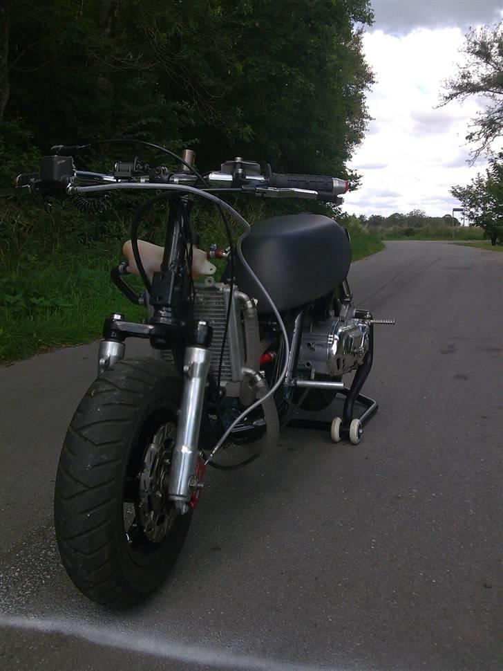 Aprilia sonic r lc sprinter - det er sort med hvid glimmer billede 2