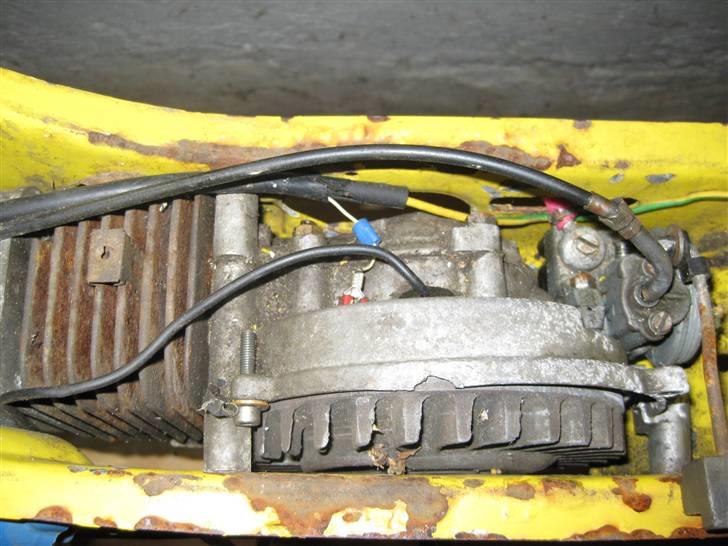 Piaggio Ciao Racer Solgt - igang med at pille motoren af så den kan blive glasblæst  billede 5